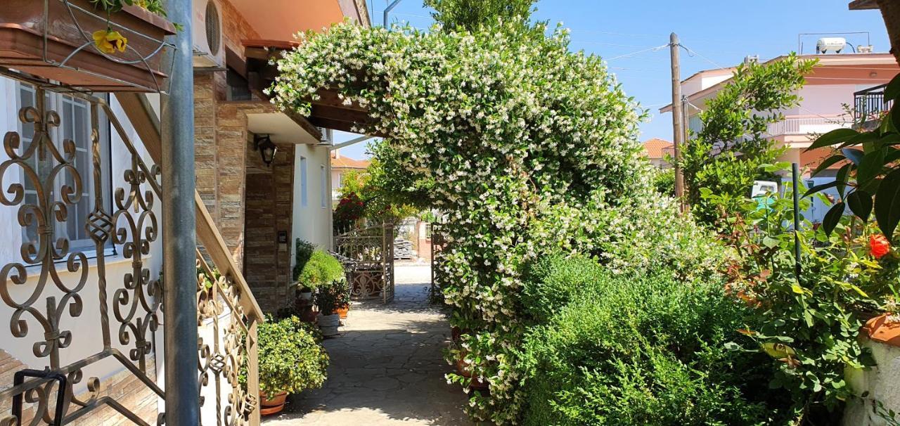 House In The Village Fotolivos Exterior foto
