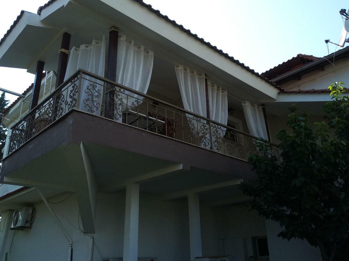 House In The Village Fotolivos Exterior foto